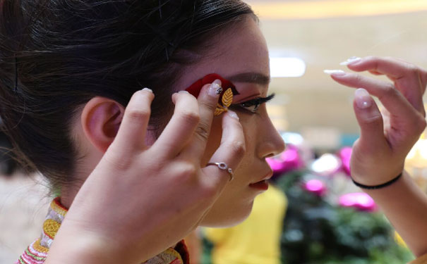 沈阳统丽化妆培训_化妆师培训班