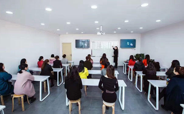 武汉花茜化妆学校环境