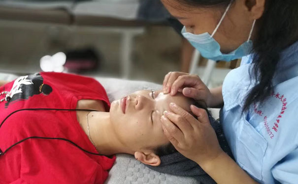 武汉花茜彩妆造型美甲培训学校