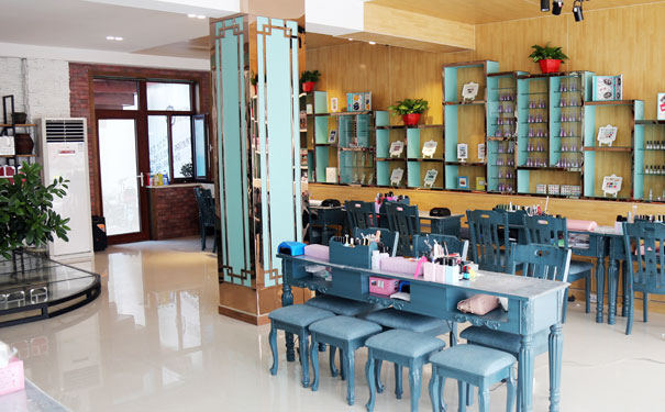 容城化妆学校哪个好 - 学费多少钱