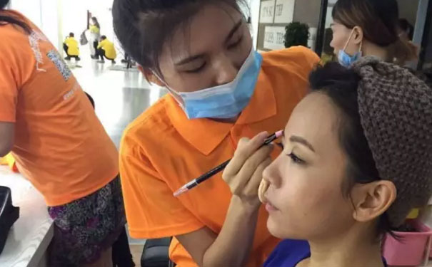 云浮化妆学校哪个好 - 学费多少钱