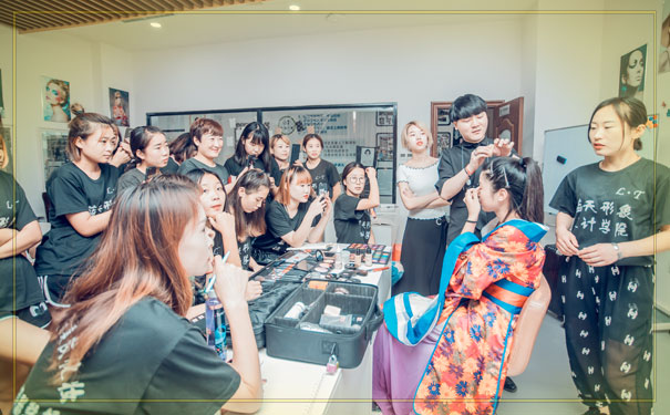 沧州蓝天化妆培训学校