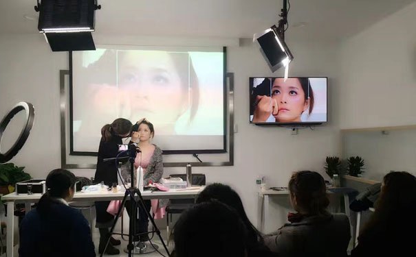 �人���绯ױѧУ