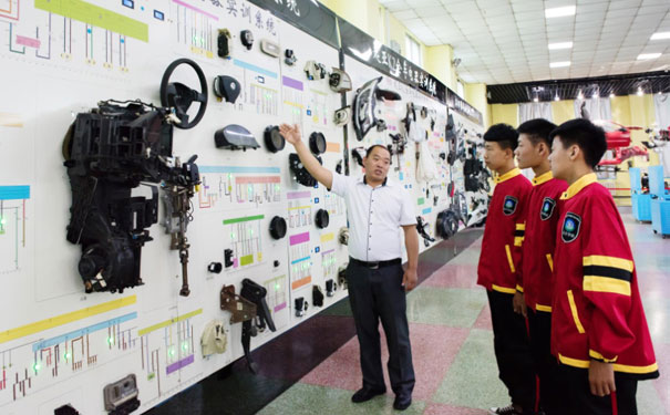 海城汽修学院哪个好?学几年?学费多少?