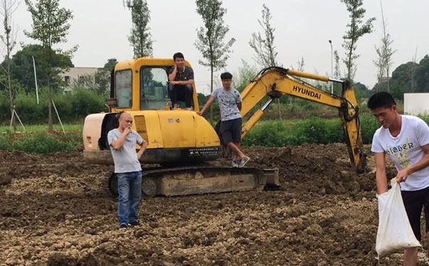 吉首挖掘机培训学校 - 学费 - 地址