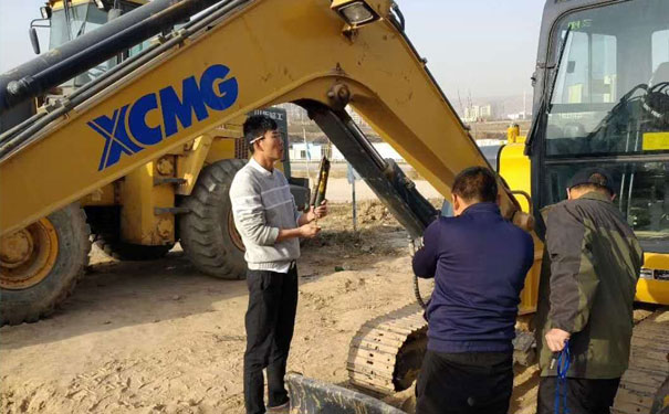 灵宝挖掘机培训学校 - 学费 - 地址