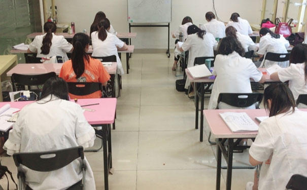 广州南沙区化妆学校哪个好 - 学费多少钱