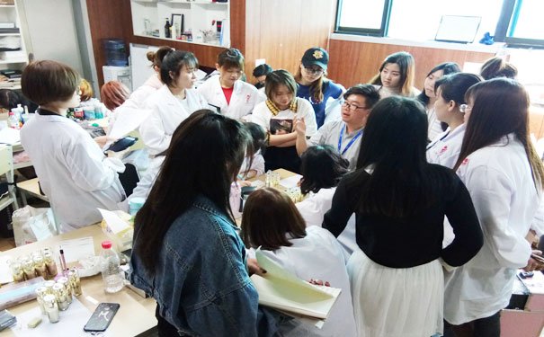 杭州江干区学化妆哪里好_学费多少钱