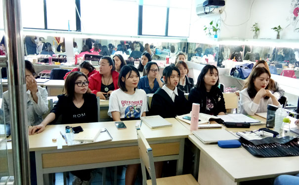 成都学化妆哪里好_学费多少钱 成都学化妆哪里好_学费多少钱