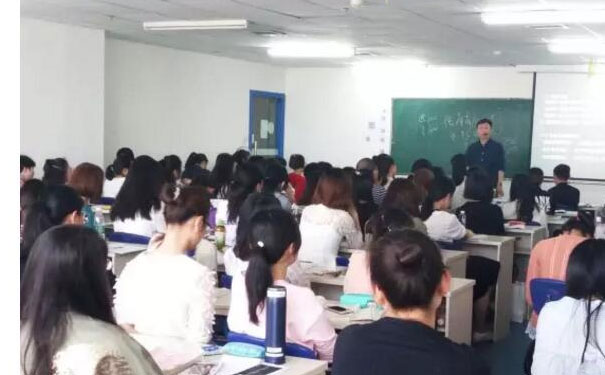 重庆渝中区学会计哪个学校好_学费多少钱