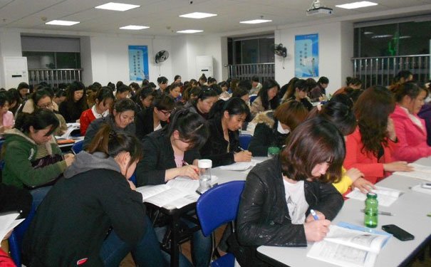 南京浦口区学会计哪个学校好_学费多少钱