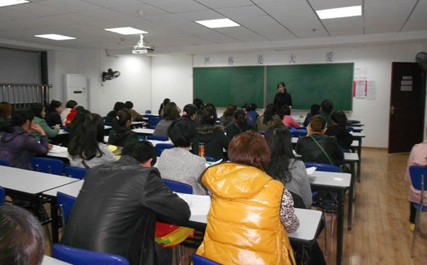 南京秦淮区学会计哪个学校好_学费多少钱