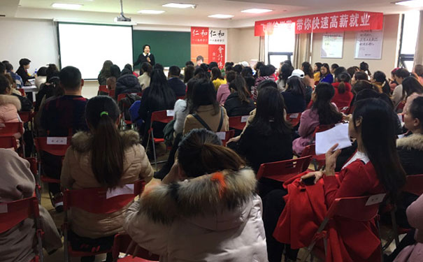 东莞万江区学会计哪个学校好_学费多少钱