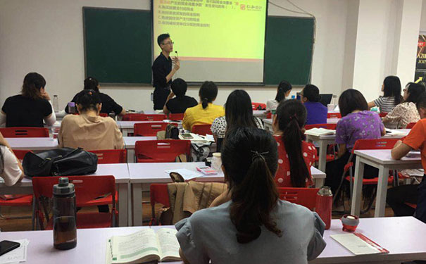 孝感学会计哪个学校好_学费多少钱