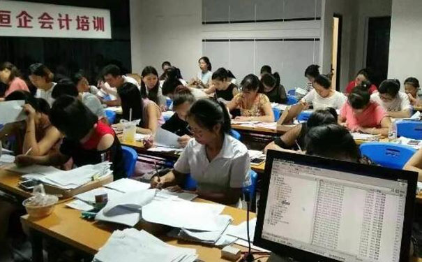 泸州江阳区学会计哪个学校好_学费多少钱