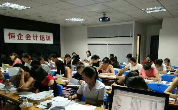 贵港学会计哪个学校好_学费多少钱