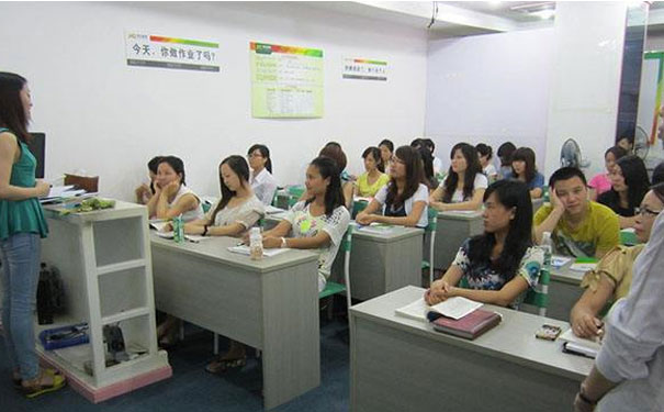 岳阳学会计哪个学校好_学费多少钱
