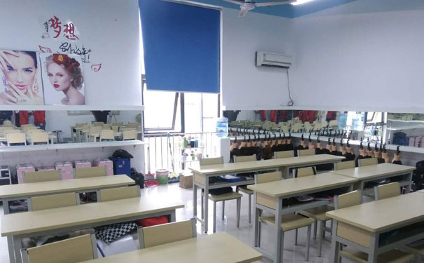 南京学化妆,大概要多少费用