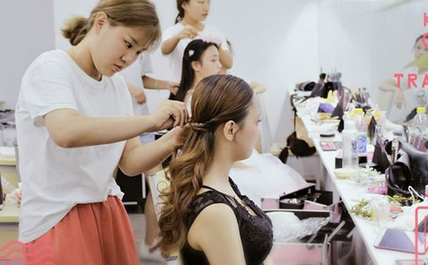 南京学化妆的速成班