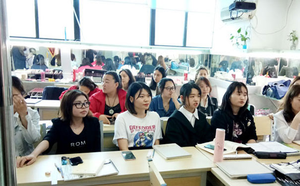 长沙学化妆的正规学校