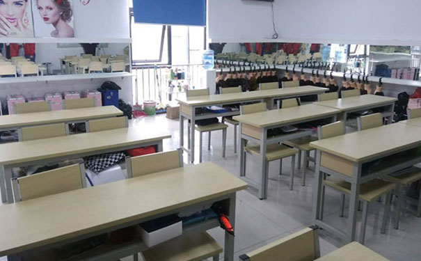 常州学化妆学校在哪里
