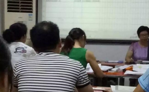 来宾会计中级职称培训班