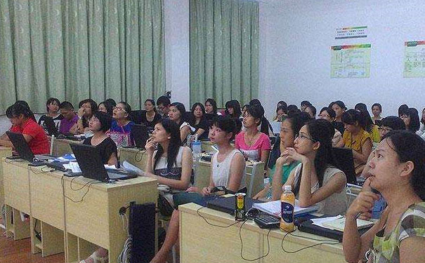 黄冈学会计哪个学校好_学费多少