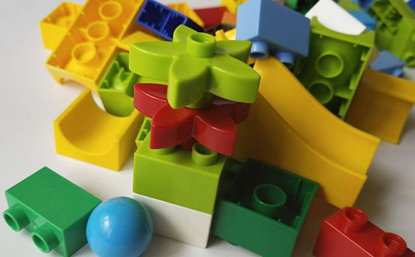 12岁孩子学编程玩吗	  