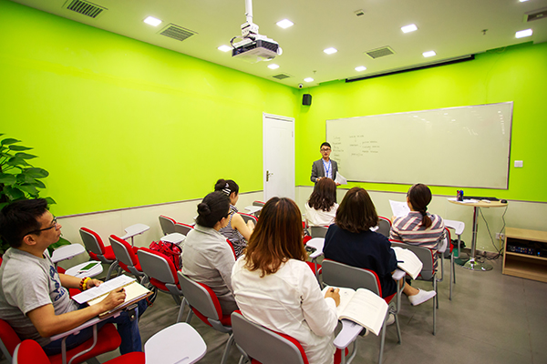北京海淀区成人英语培训班是怎么收费的？性价比高的有哪些？