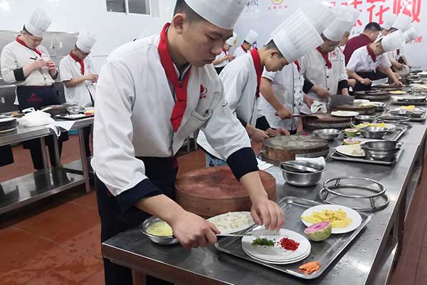 保定虎振厨师学校学厨师多少钱