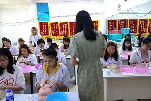 沈阳统丽职业技术学校是专科吗