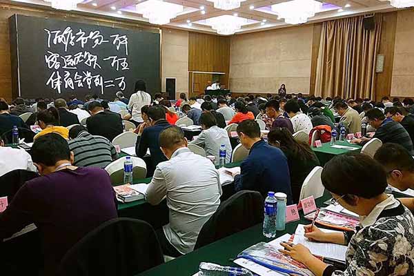 曲靖执业医师培训班一般多少钱?培训多久?